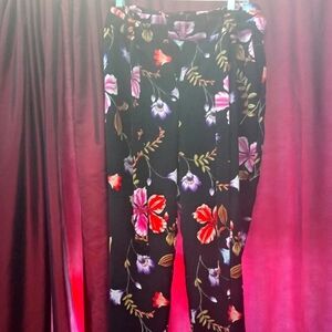 Express black floral ankle pants size 6